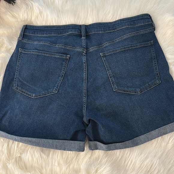 NWT! Old Navy Women's WOW  high-rise denim cuffed jean Shorts Sz 16 - Picture 5 of 5